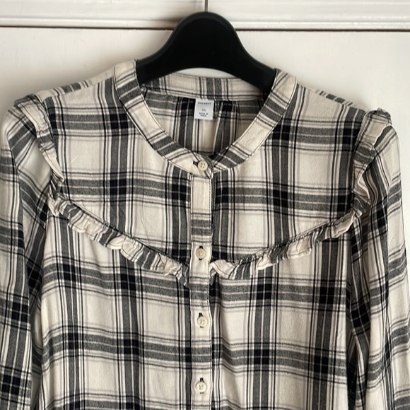 Old Navy Black/White/Grey Plaid Ruffle Yoke Flannel Blouse XS - Picture 2 of 6